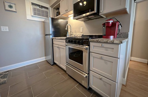 South End House | Oceanfront 1br studio apartment w/ocean views and direct beach access.