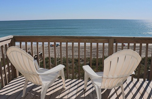 Emerald Isle Cottage | Oceanfront 4BR – Pet-Friendly & Spacious Decks
