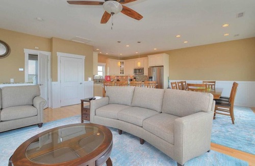 Yaupon Beach House | Oceanfront, 5 Bdrm/4.5 Bath/Sleeps 12-Walk to Pier!Breathtaking Views!