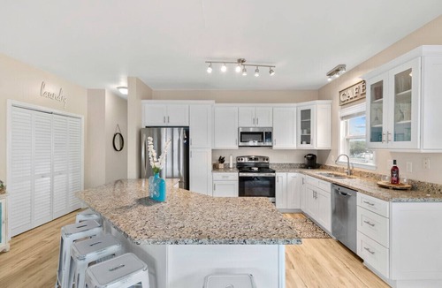 North Topsail Beach House | Oceanfront 5 BD Pet Friendly Oasis - AUG 18-22 open
