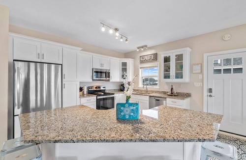 North Topsail Beach House | Oceanfront 5 BD Pet Friendly Oasis - AUG 18-22 open