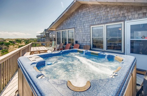 Avon House | Oceanfront Bella Beach Box - Dog Friendly w/Hot Tub and Direct Beach Access