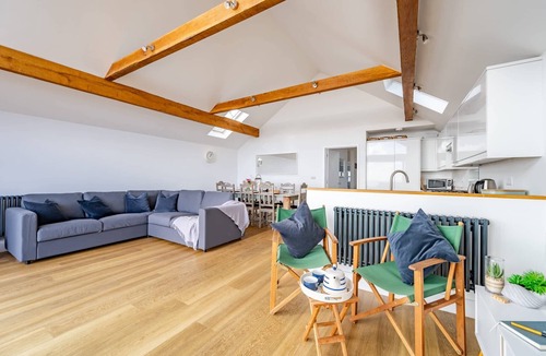 Pevensey House | Oceanfront Bungalow with Stunning Beach Views