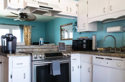 North Carolina Coast Condo | Oceanfront Carolina Beach condo, panoramic views and pool! Top floor sunrises!