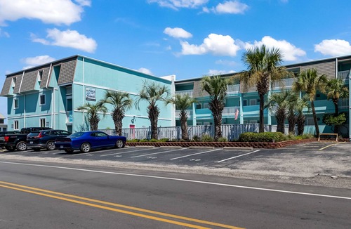 North Carolina Coast Condo | Oceanfront Complex! 2 BR/2BA - Sleeps 4-6 people. Beautiful ocean views.