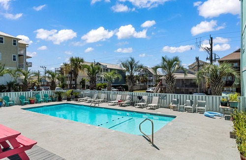 North Carolina Coast Condo | Oceanfront Complex! 2 BR/2BA - Sleeps 4-6 people. Beautiful ocean views.