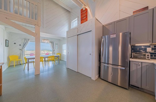 Colington House | Oceanfront Cottage - 3 bedroom & 2 bathrooms - Great Ocean Views