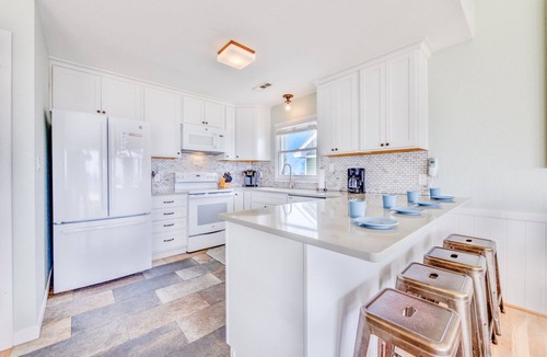 Rodanthe House | Oceanfront Dog Friendly Home in Waves w/Private Pool, Hot Tub, Tiki Bar, Grill