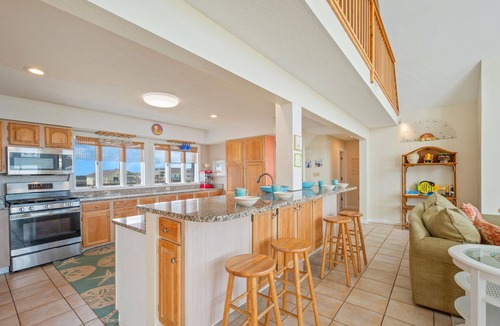 Avon House | Oceanfront Dog Friendly w/Hot Tub, Theater, Community Pool & Tennis/Pickleball