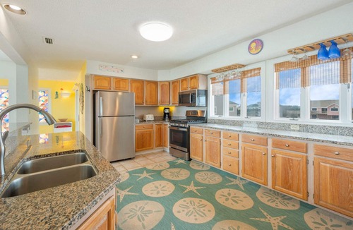 Avon House | Oceanfront Dog Friendly w/Hot Tub, Theater, Community Pool & Tennis/Pickleball