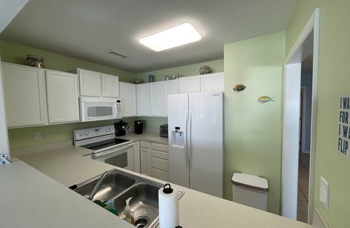 Kure Beach Condo | Oceanfront Ground Floor Condo with Pool- Riggings D1