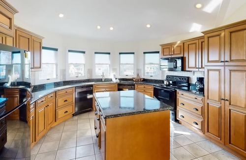 Ocean Hill House | Oceanfront house with home theatre & rec room with pool table