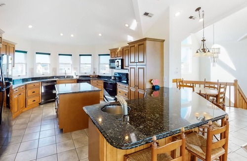 Ocean Hill House | Oceanfront house with home theatre & rec room with pool table