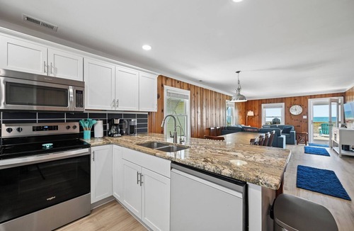 Topsail Beach Cottage | Oceanfront Newly Renovated- Sun-Sun-Theater, Surf Shack, Sleeps 12, Dog Friendly