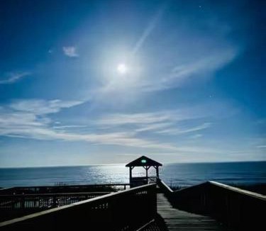 Ocean Hill House | Oceanfront Pool & Spa Volleyball Court Game Rm