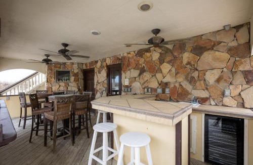 Kill Devil Hills House | OCEANFRONT, Pool, H Tub, Theater Rm, Rec Rm, Prvt Beach access, KD1613, Paradise VI