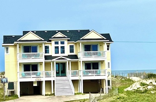 Carova Beach House | OceanFront Row,Private Pool,New Hottub,Sleeps 16,PetFriendly,Beachfront&Updates!
