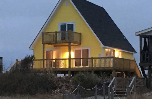 Holden Beach House | Oceanfront - Sunny inside and out!