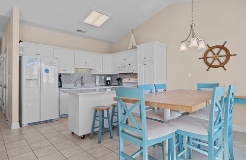 Indian Beach Condo | OCEANFRONT, Top Floor; Ocean Club, Pool, Hot tub; Cleaning & Linens Included