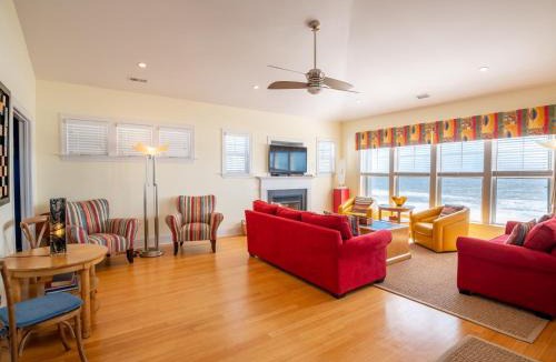 North Carolina Coast House | Oceanfront Townhouse with Pool