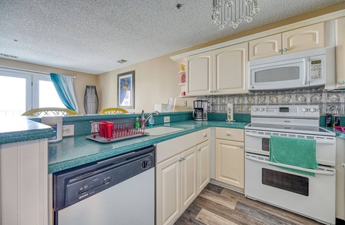 North Topsail Beach Condo | Oceanfront North Topsail - Pools - Hot Tubs - Onsite Restaurant