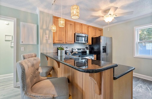 McCutcheon Field Condo | Oceanfront Condo with Private Balcony + Linens Provided for a Relaxing Stay
