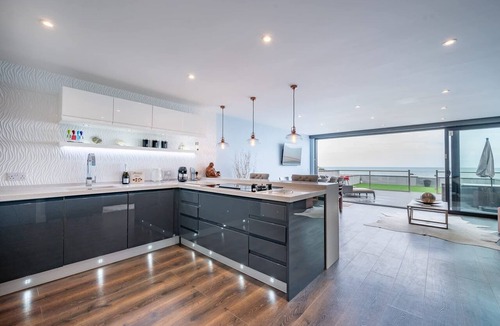 Pevensey Villa | Oceanfront Villa with Stunning Beach Views