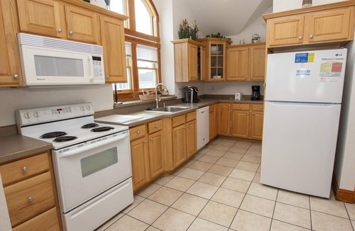 Ocean Sands House | Oceanside, Close to beach, private pool, Hot Tub, OL1, Wild and Wonderful
