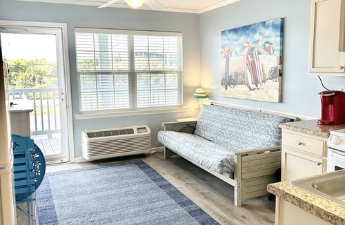 Atlantic Beach Condo | OCEANSIDE COMMUNITY Private Beach Access Pool WiFi Kitchen BBQ Grill