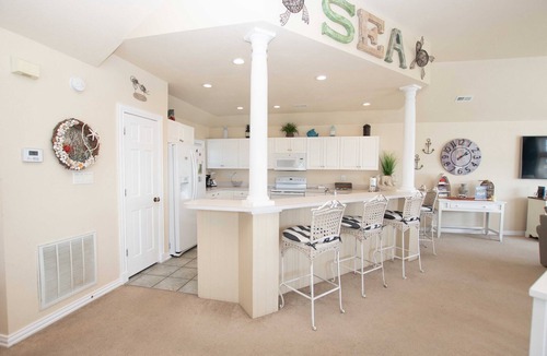 Buck Island House | Oceanside, Dogs Welcome, Hot Tub, Close to Shopping, BU13A, Tropical Dreams A