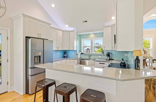 Duck House | Oceanside Duck Retreat w Pool, Spa, Mins to Beach!