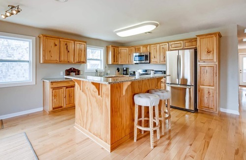 Salvo House | Oceanside Home in Salvo w/Hot Tub, Grill, and Screen Porch. Let Your Soulshine!