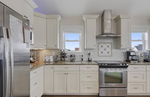 Corolla Light House | Oceanside, Priv Pool, ELEV, Hot Tub, Keyless entry, BH3, Knot 4 Sail