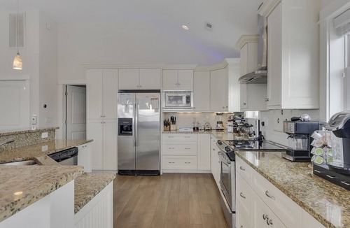 Corolla Light House | Oceanside, Priv Pool, ELEV, Hot Tub, Keyless entry, BH3, Knot 4 Sail