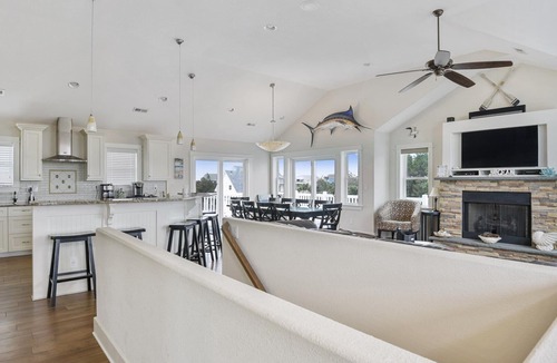 Corolla Light House | Oceanside, Priv Pool, ELEV, Hot Tub, Keyless entry, BH3, Knot 4 Sail