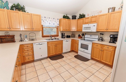Southern Shores House | Oceanside, Private Pool, Golf Cart, Bar, Hot Tub, Rec Rm, SS4, Sunning Your Bunns