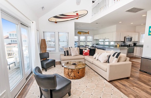 Duck House | Oceanside, Private Pool, Close to Beach, Hot Tub! SP2, Blew Bayou