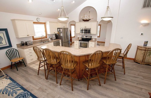 Pine Island House | Oceanside, Private Pool, Rec Room, Vllyball, PI157, Vintage Pine