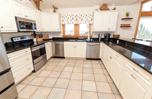 Corolla Light House | Oceanside, Private Pool, ELEV, Hot Tub, Corolla Light Amenities, BH6, Sunny Rays