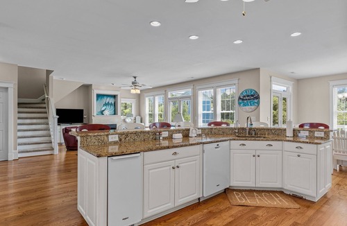 Emerald Isle House | Oceanside,private pool,golf cart,elevator,easy beach access,in Spinnaker's Reach