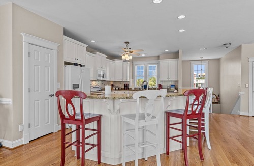 Emerald Isle House | Oceanside,private pool,golf cart,elevator,easy beach access,in Spinnaker's Reach