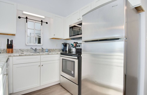 Emerald Isle Condo | Oceanside Studio Condo w/Pools, Tennis & Easy Beach Access | Pebble Beach