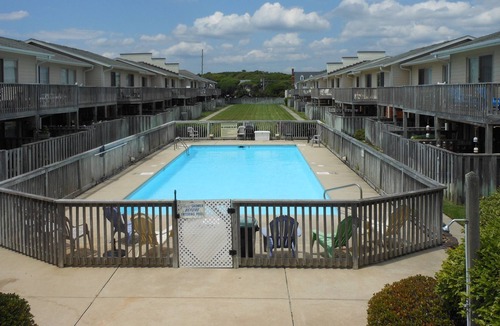 Pine Knoll Shores House | Oceanside Townhome Less Than 75 Yard Walk To The Beach