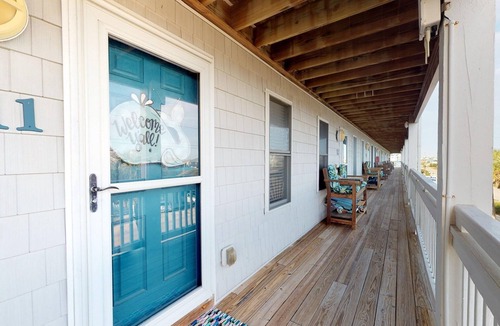 Surf City Condo | Oceanview condo located within walking distance to the beach!