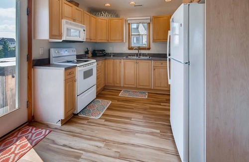 Avon House | Oceanview Dog Friendly Home w/Hot Tub, Community Pool and Tennis/Pickleball