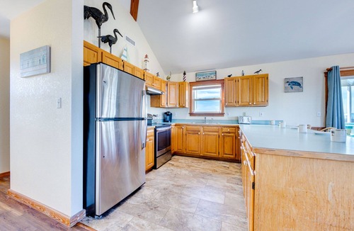 Rodanthe House | Oceanview Dog Friendly w/Private Pool, Hot Tub, Game Room, Free Pier Passes