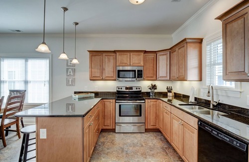 Surf City House | OCEANVIEW - WALK TO TOWN TO AVOID THE TRAFFIC, HOT TUB & HEATED POOL