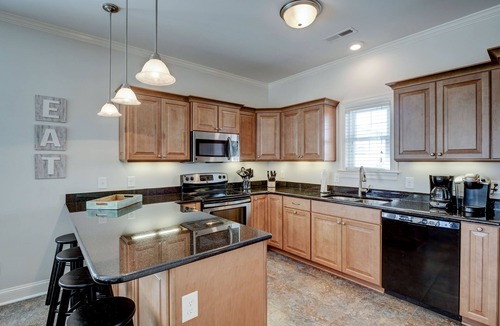 Surf City House | OCEANVIEW - WALK TO TOWN TO AVOID THE TRAFFIC, HOT TUB & HEATED POOL