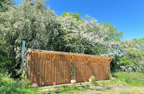 Honiton House | Off-grid Unidome escape with Hot Tub and Sauna for stargazing in Devon’s Blackdown Hills