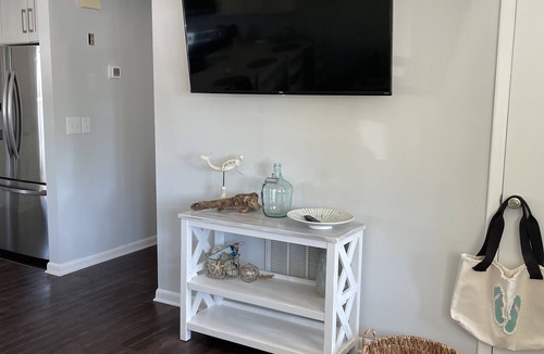 Tranquil Harbour House | Off The Hook-renovated dog friendly listing!